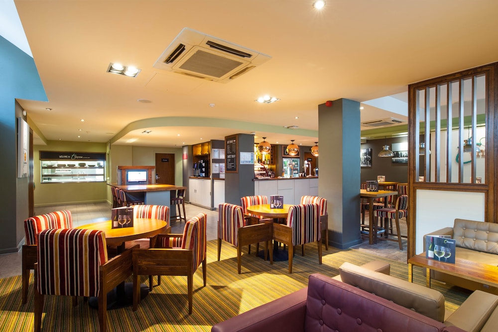Premier Inn London Hammersmith 8