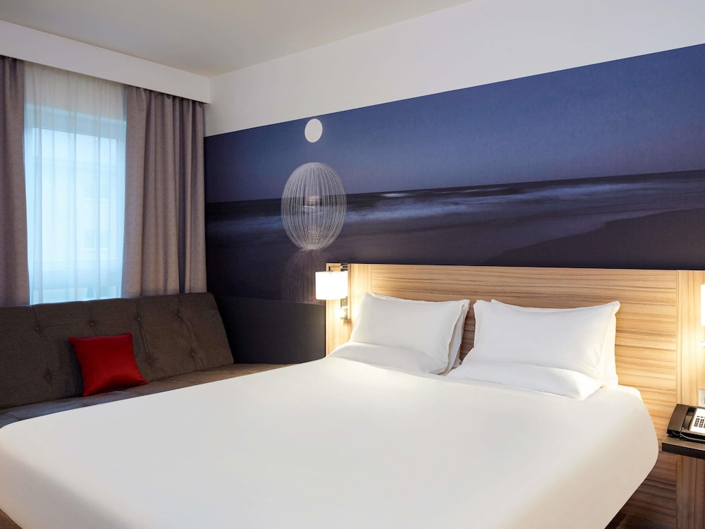 Novotel London Stansted Airport 7