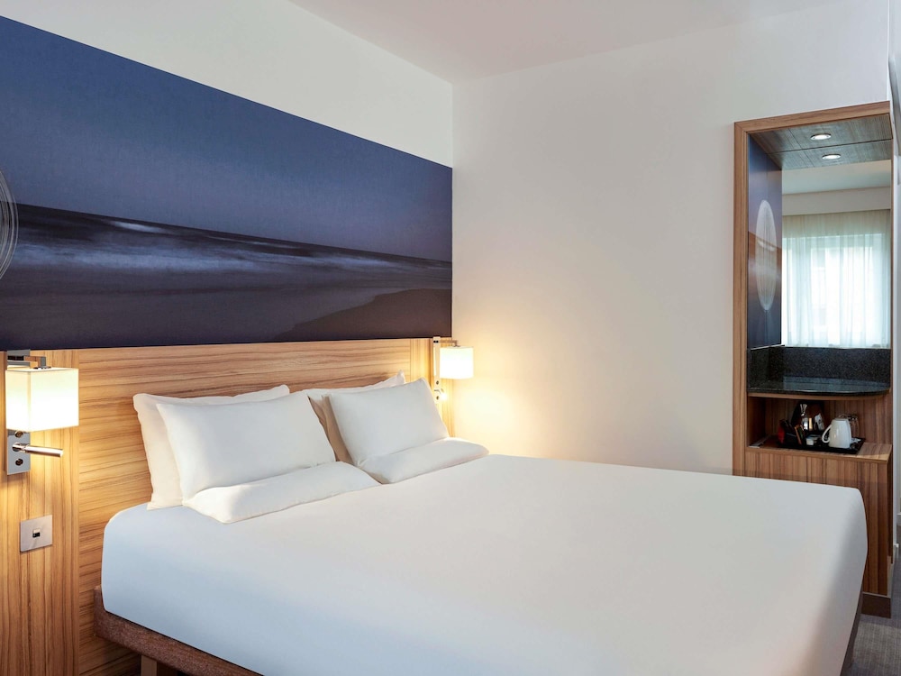 Novotel London Stansted Airport 6