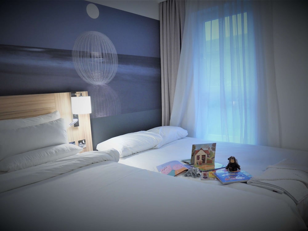Novotel London Stansted Airport 5