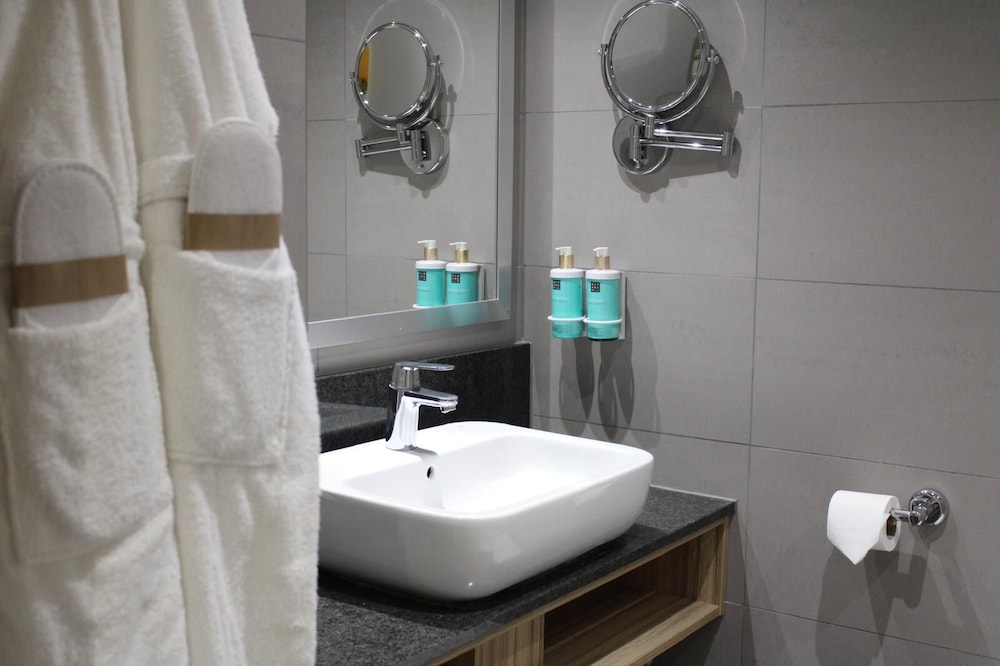 Novotel London Stansted Airport 9