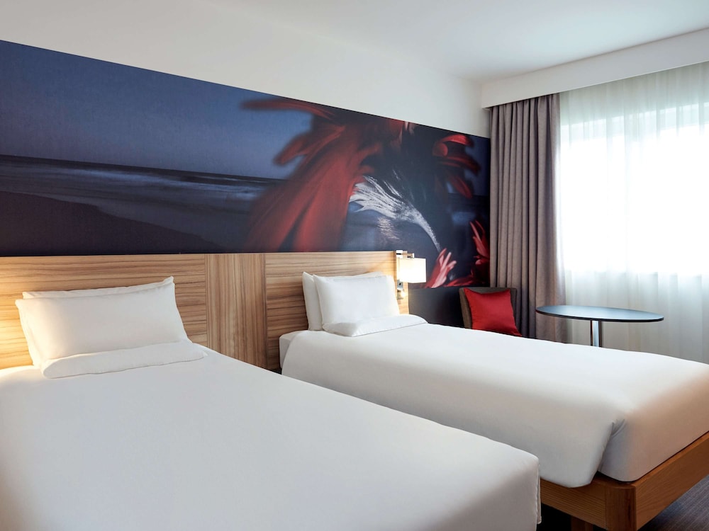 Novotel London Stansted Airport 4