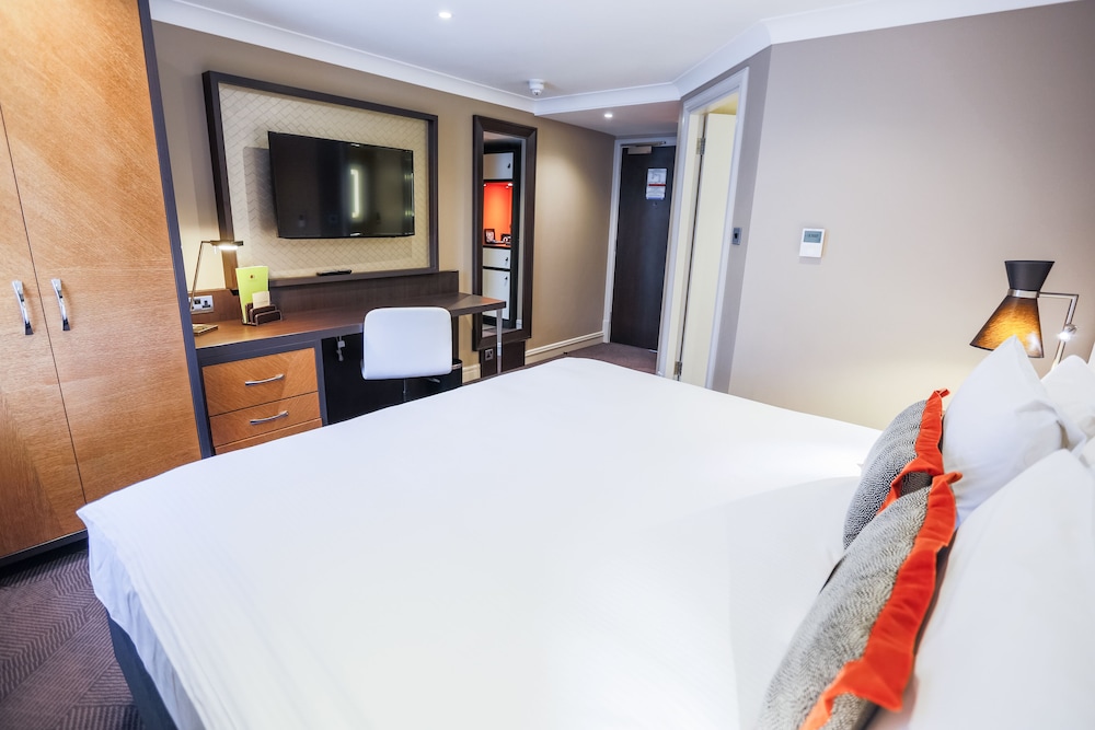 DoubleTree by Hilton Hotel London - Ealing 9