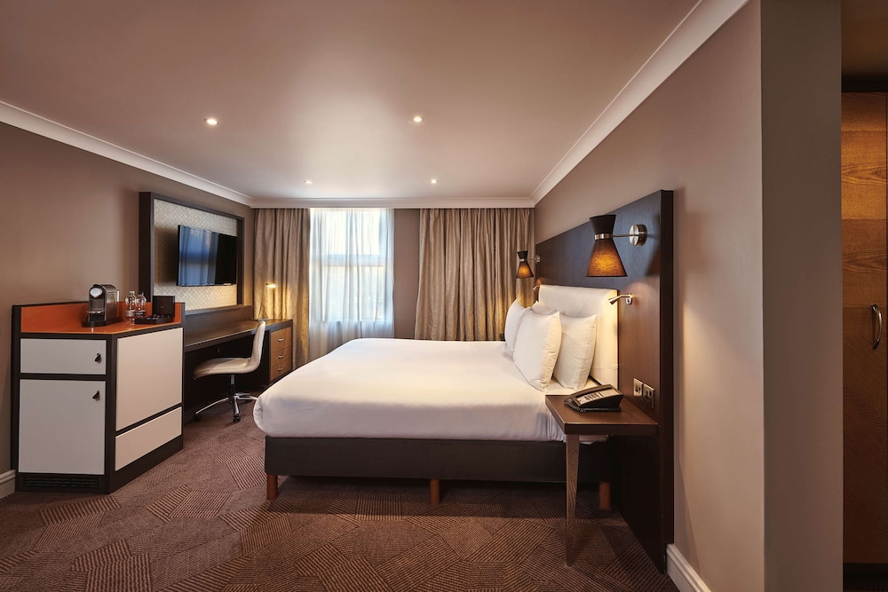 DoubleTree by Hilton Hotel London - Ealing 14