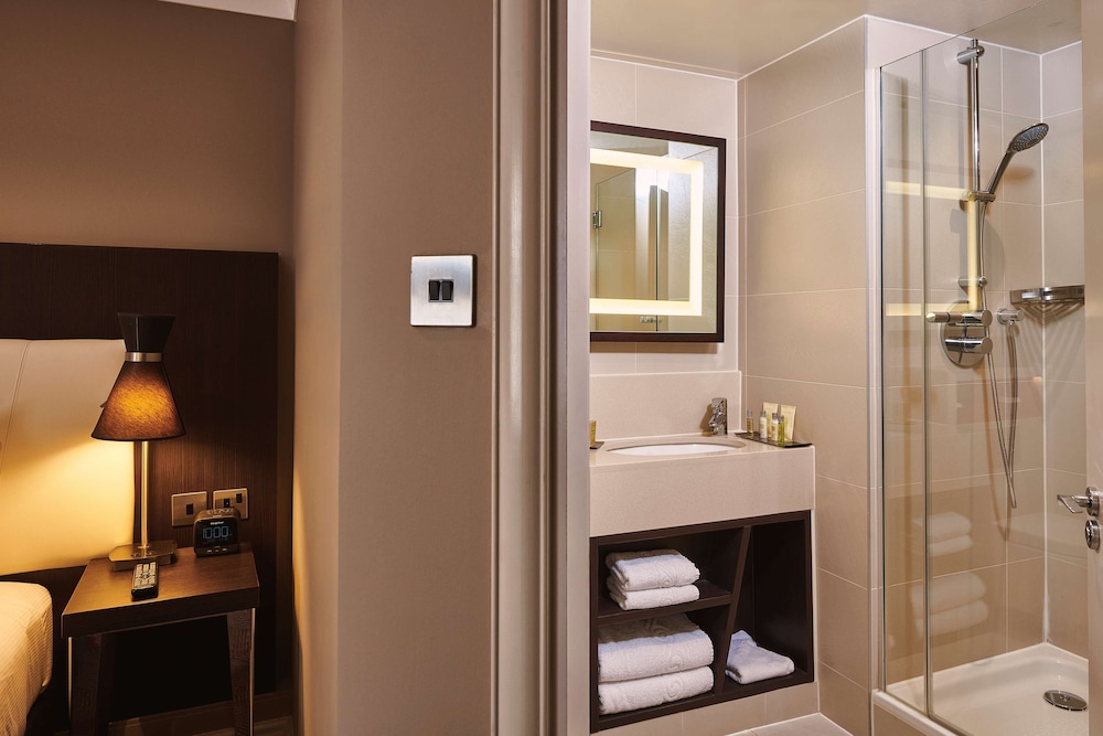 DoubleTree by Hilton Hotel London - Ealing 13