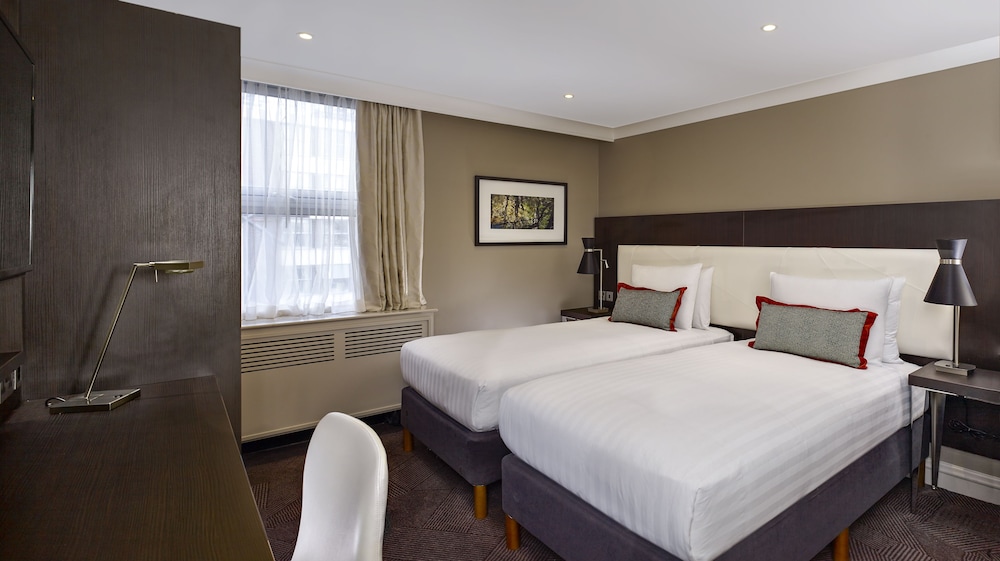 DoubleTree by Hilton Hotel London - Ealing 4