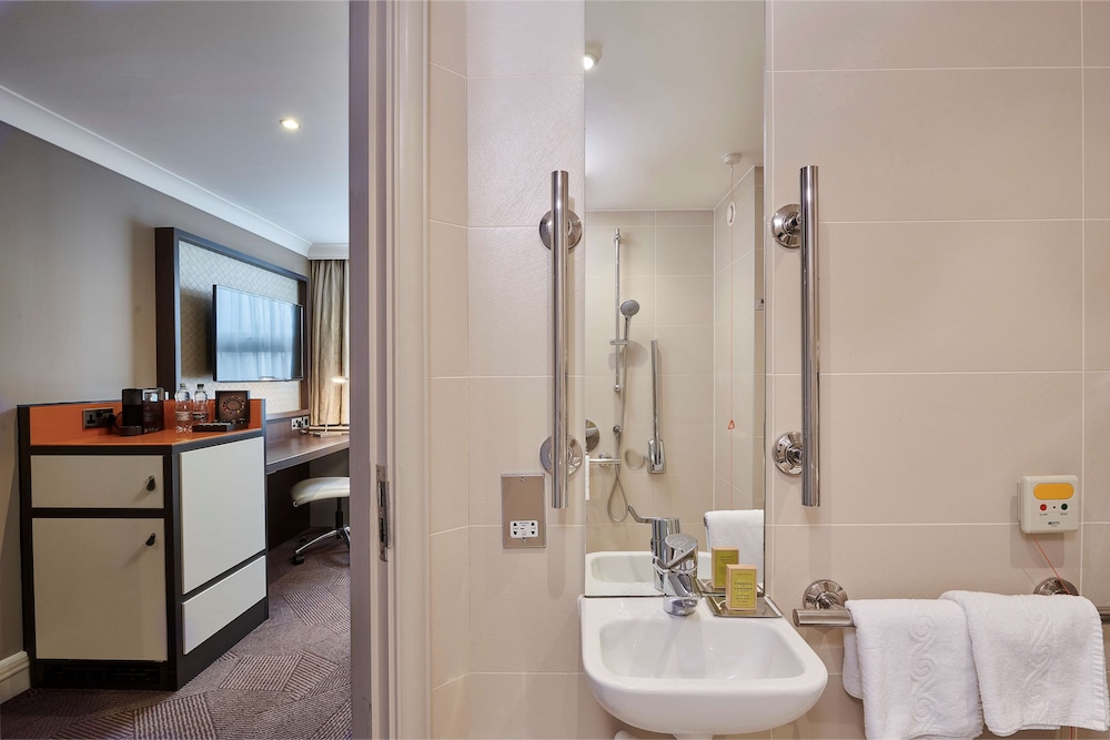 DoubleTree by Hilton Hotel London - Ealing 18