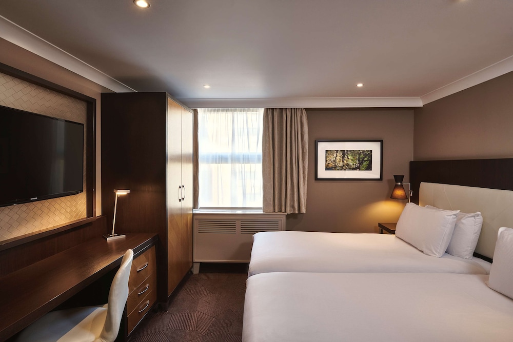 DoubleTree by Hilton Hotel London - Ealing 12