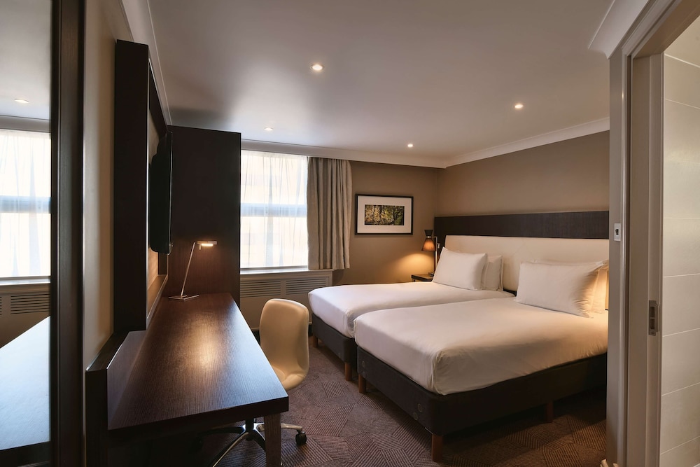 DoubleTree by Hilton Hotel London - Ealing 11