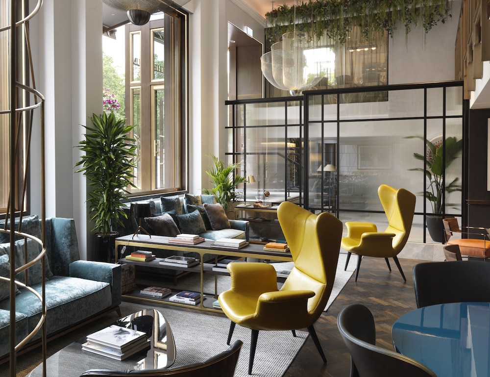 Athenaeum Hotel & Residences 4