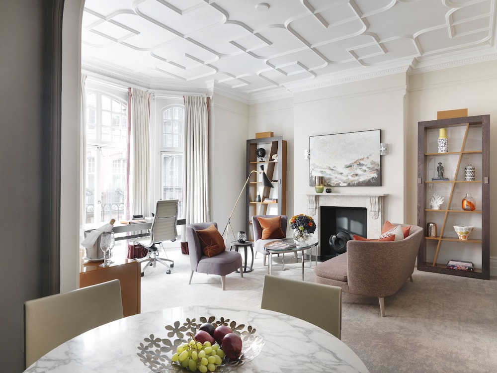 Athenaeum Hotel & Residences 21