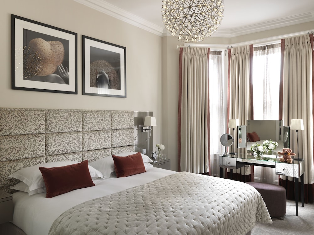 Athenaeum Hotel & Residences 12