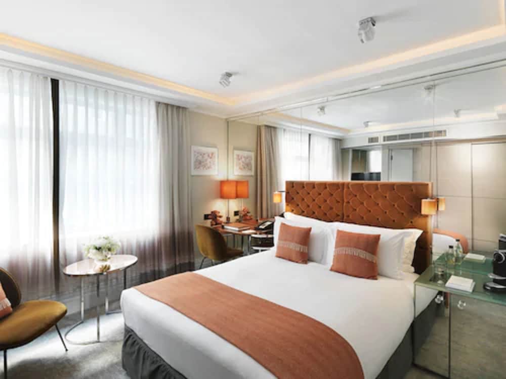 Athenaeum Hotel & Residences 16