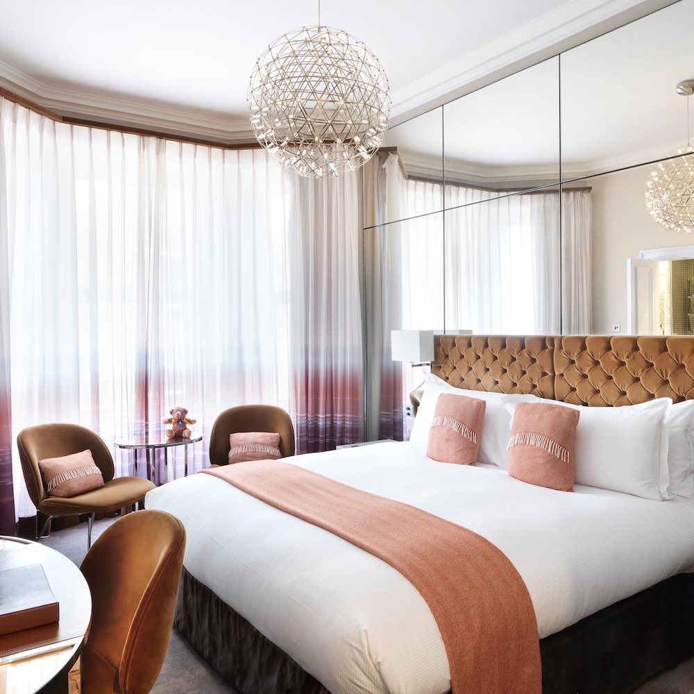Athenaeum Hotel & Residences 19