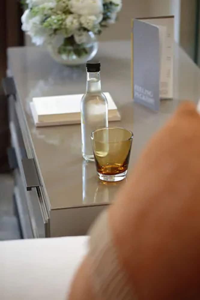 Athenaeum Hotel & Residences 13