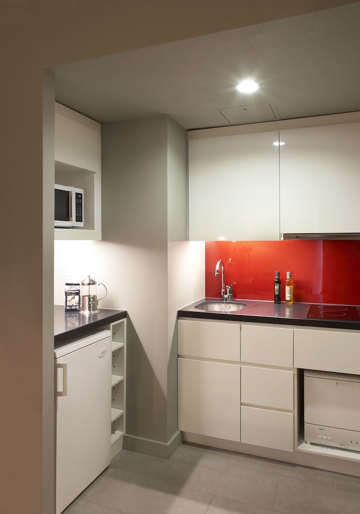 Citadines Trafalgar Square London 8