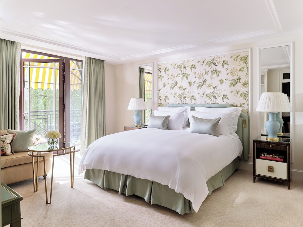 The Dorchester 14