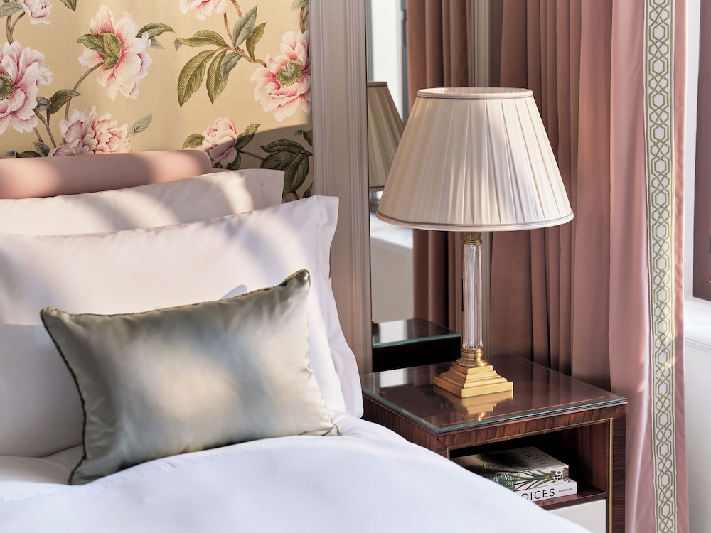 The Dorchester 16