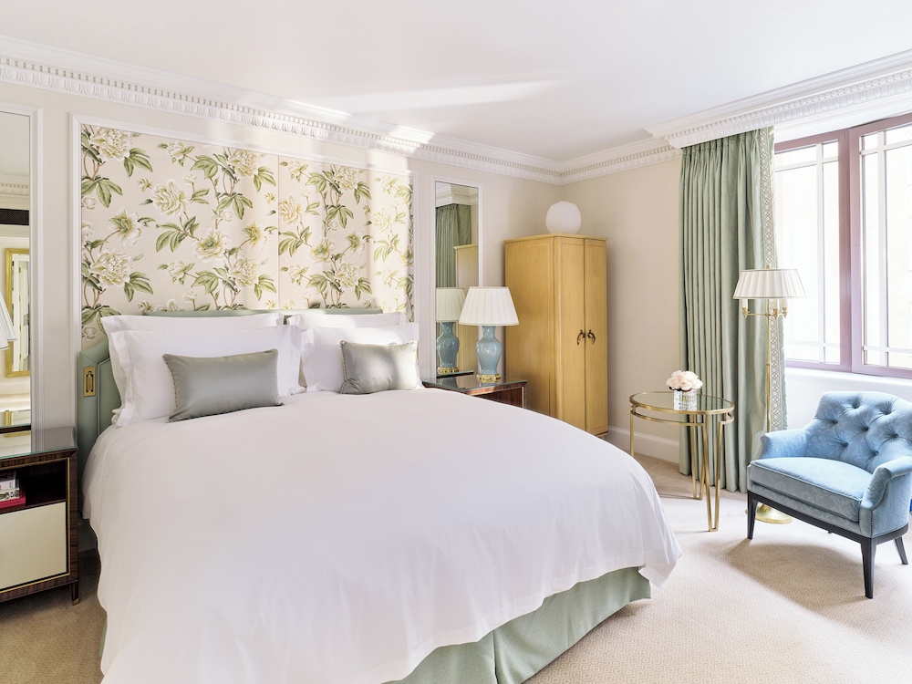 The Dorchester 9