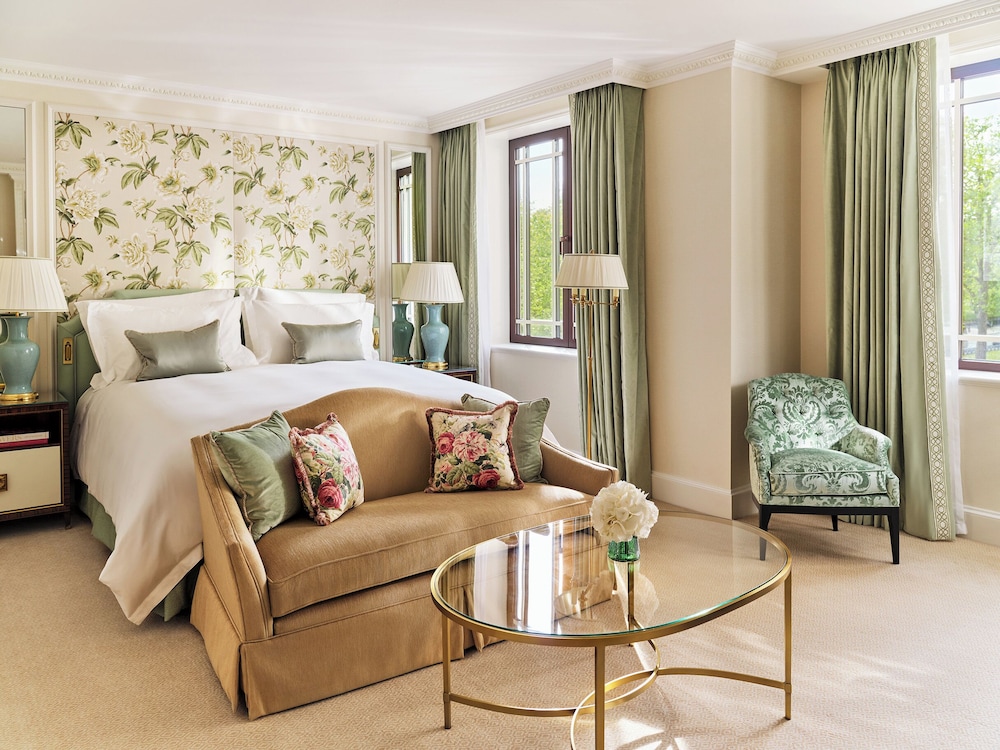 The Dorchester 19