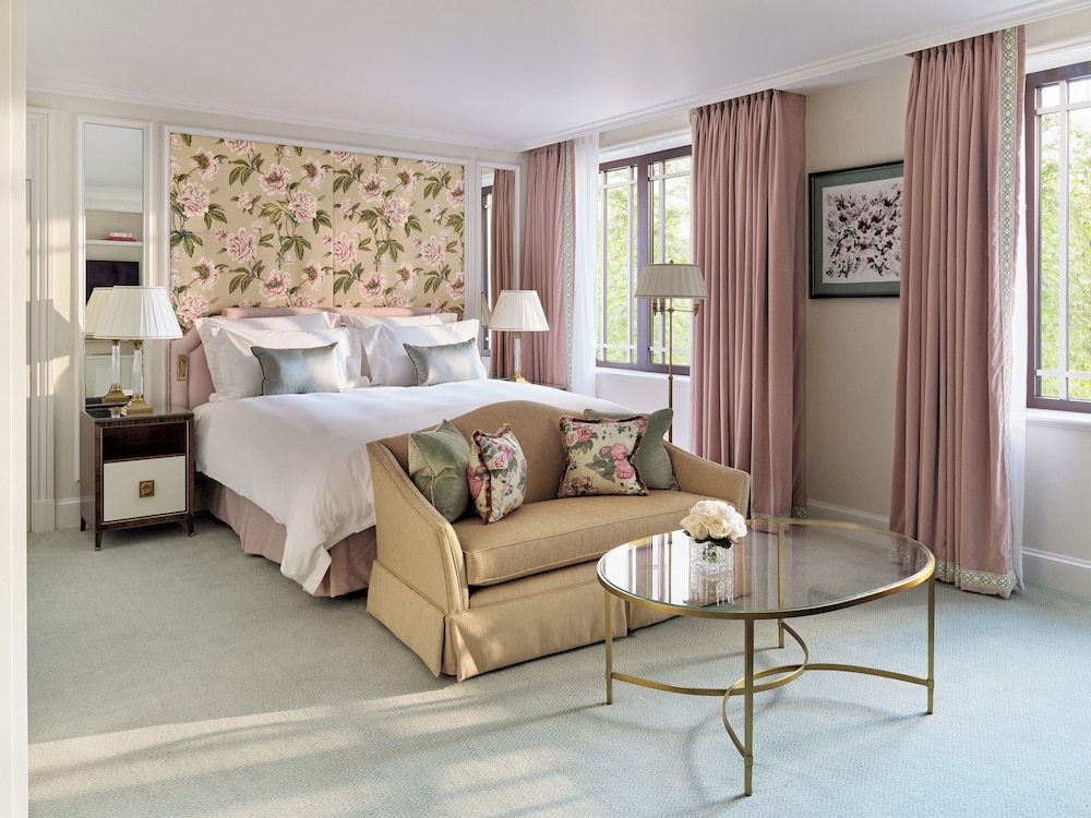 The Dorchester 12
