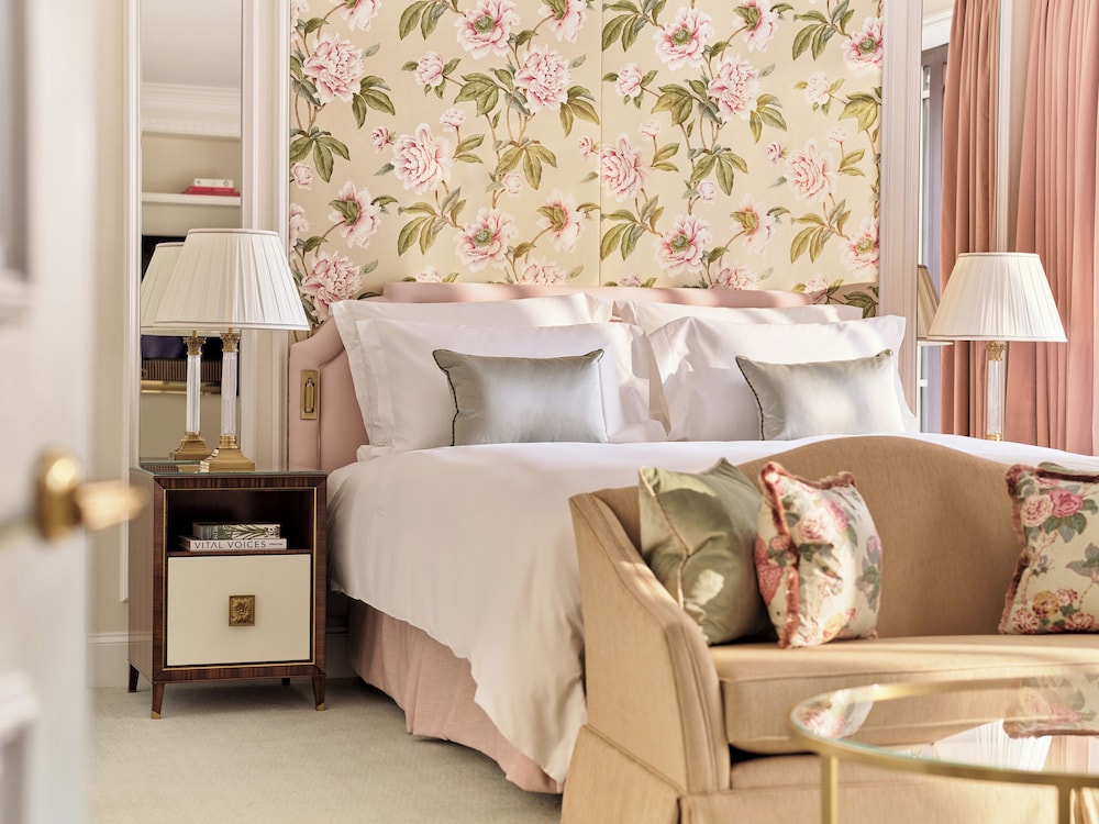 The Dorchester 17