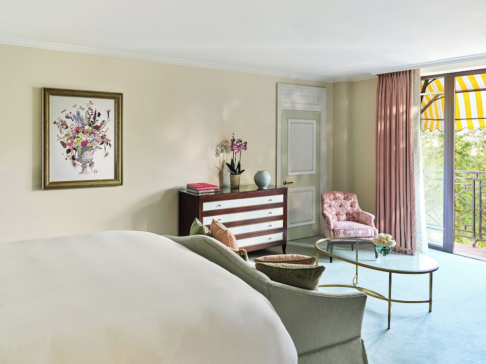 The Dorchester 18