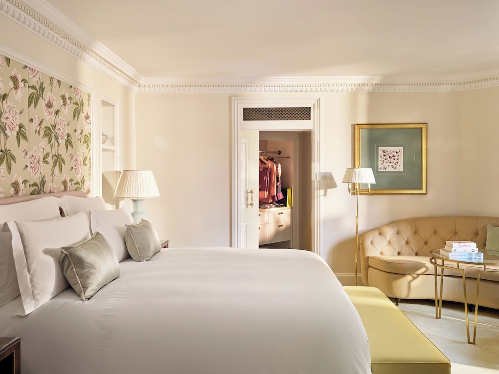The Dorchester 22