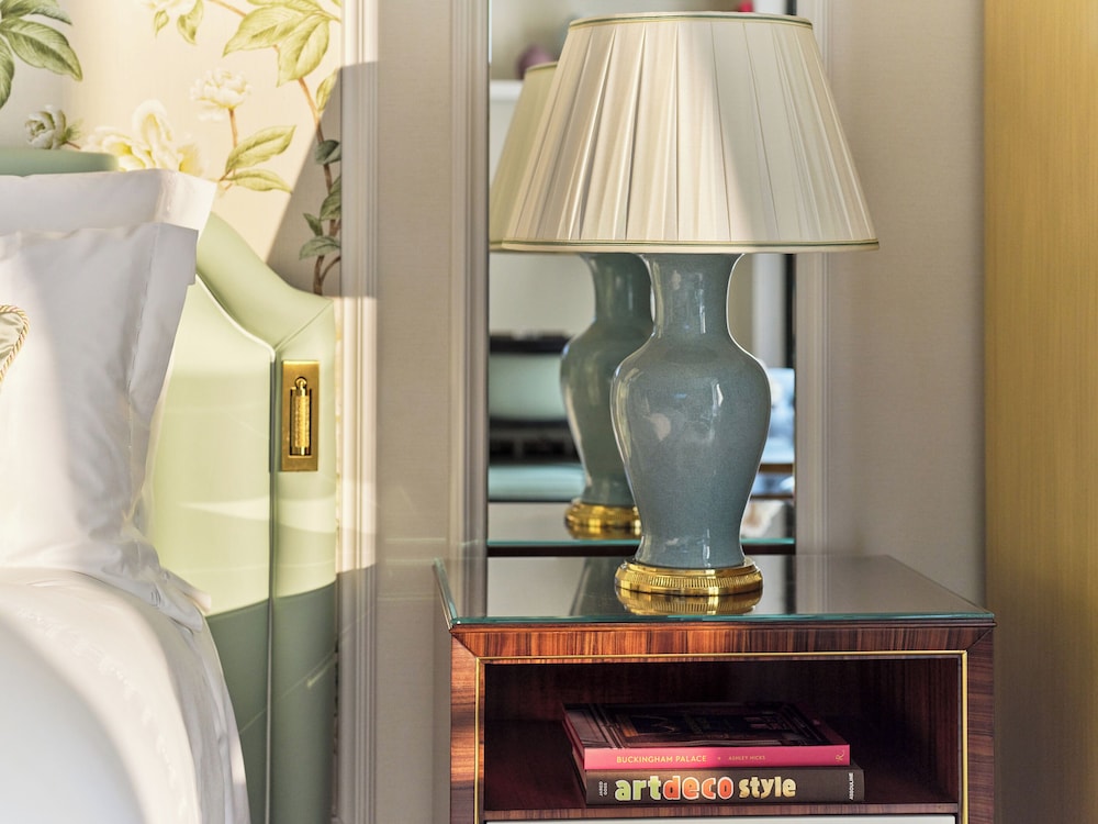 The Dorchester 8