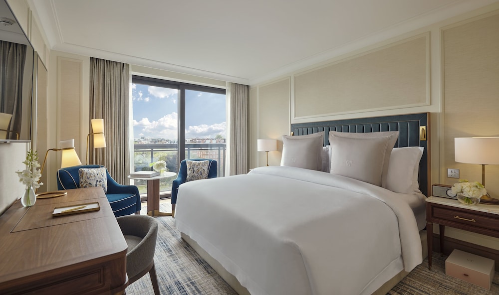 Jumeirah Carlton Tower 13
