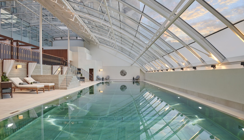 Jumeirah Carlton Tower 1