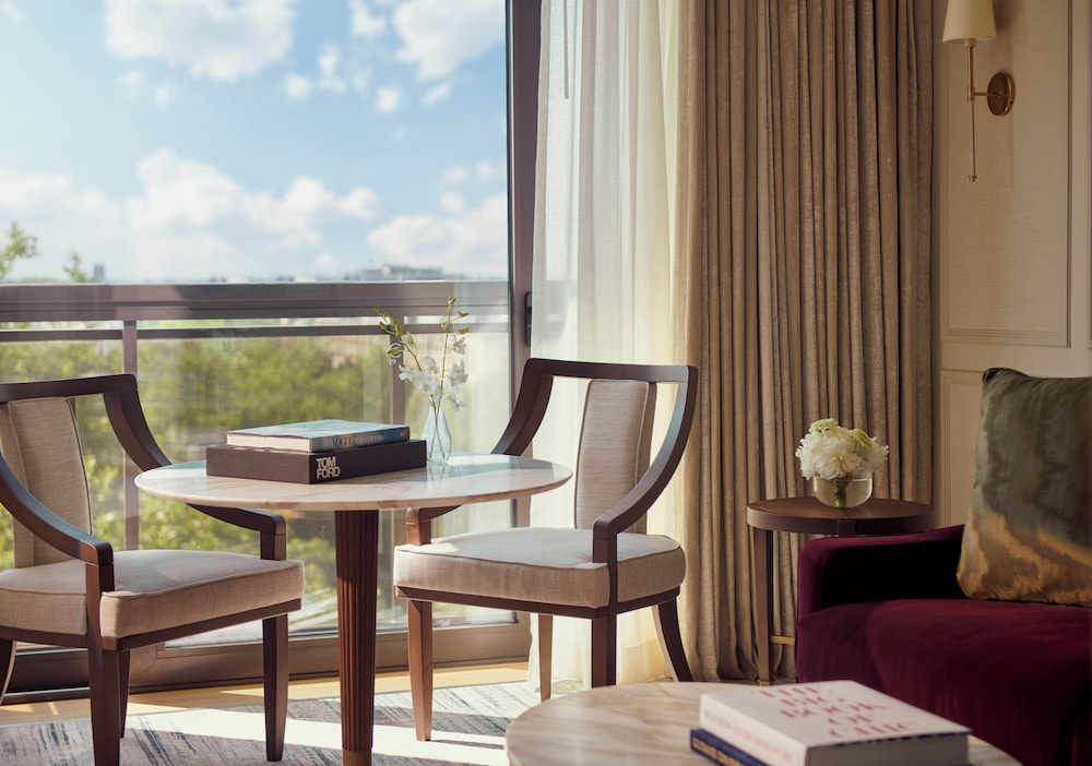 Jumeirah Carlton Tower 23