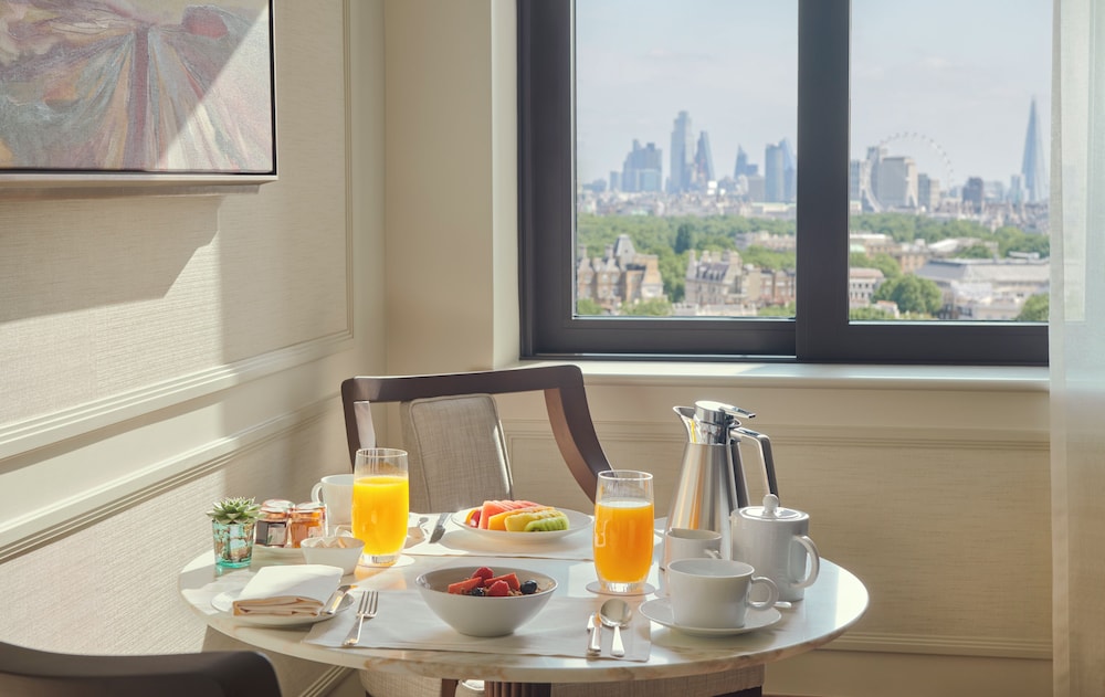 Jumeirah Carlton Tower 18