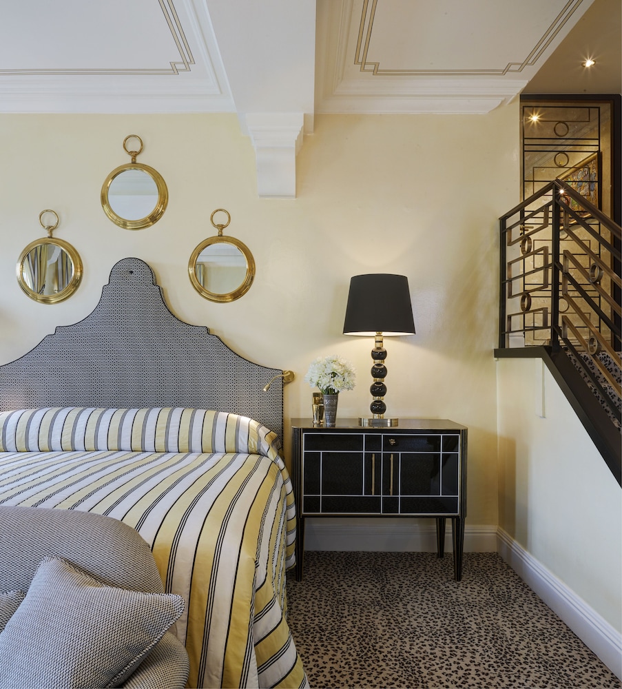 The Milestone Hotel & Apartments 12