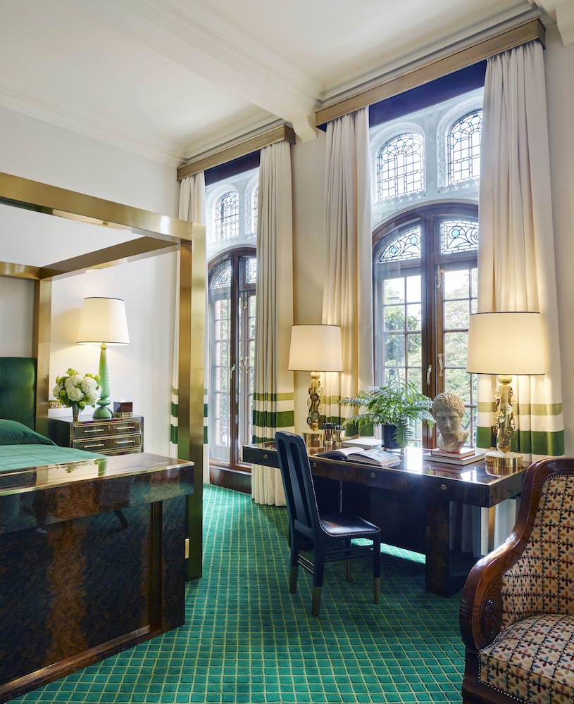 The Milestone Hotel & Apartments 15