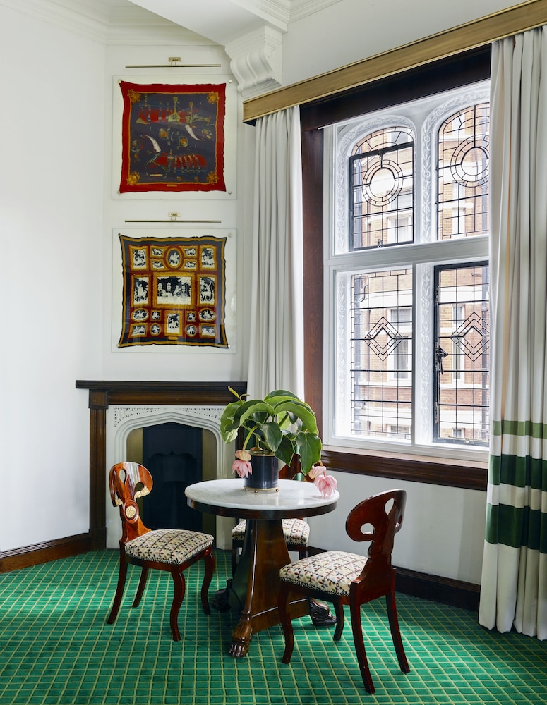 The Milestone Hotel & Apartments 16