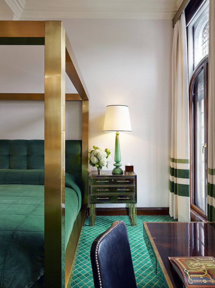 The Milestone Hotel & Apartments 14