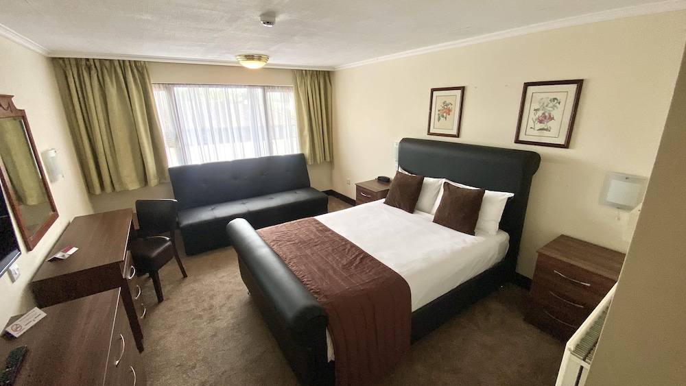 Europa Gatwick Hotel & Spa 8