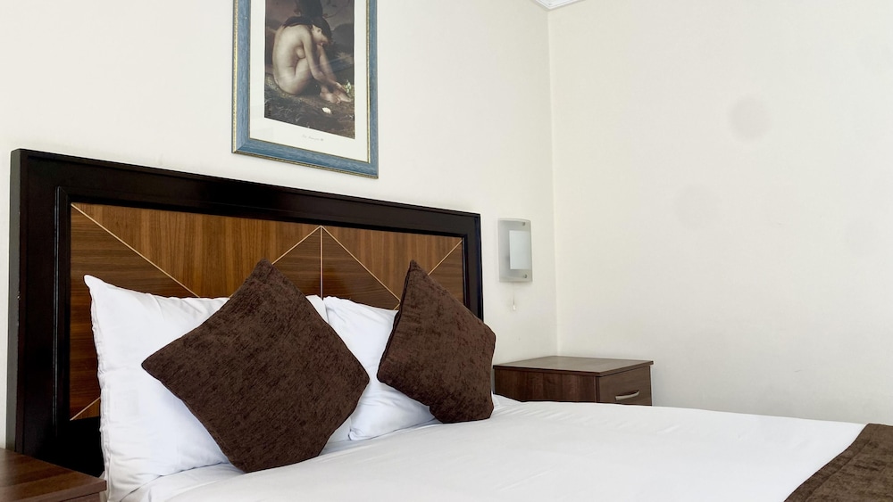 Europa Gatwick Hotel & Spa 3