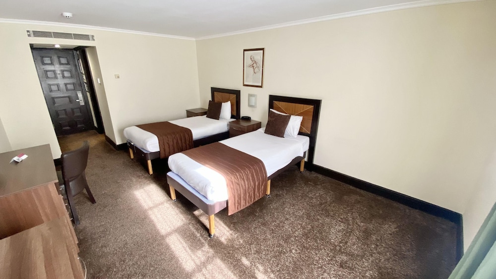 Europa Gatwick Hotel & Spa 18
