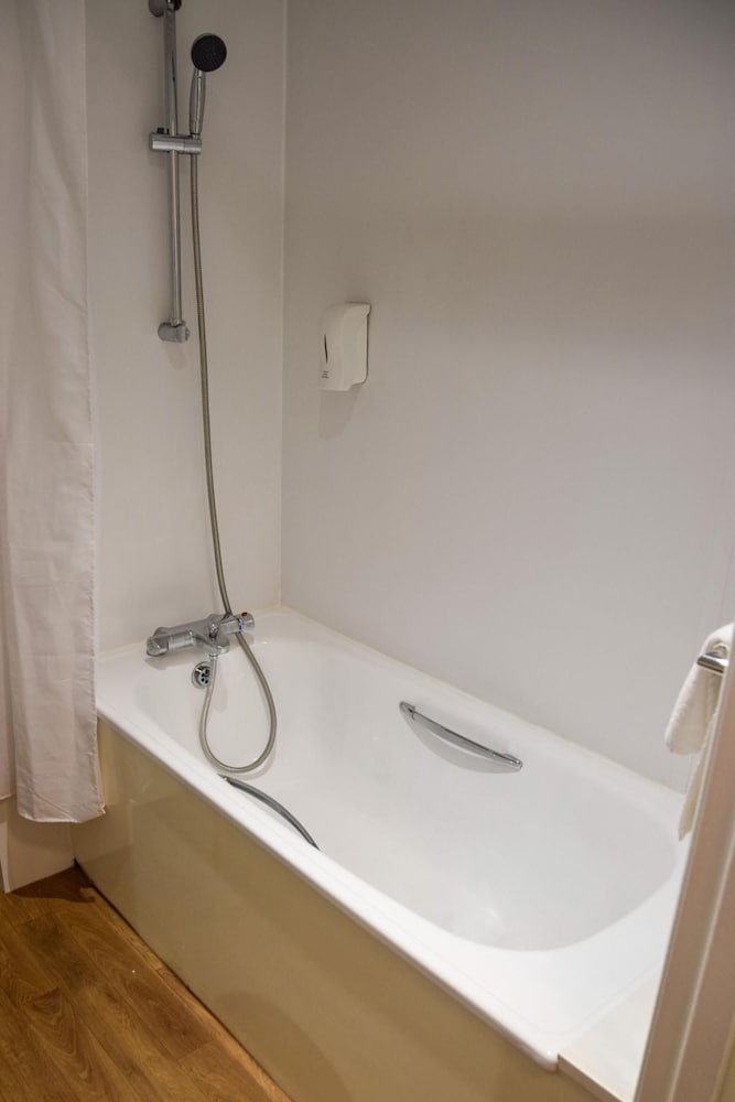 Europa Gatwick Hotel & Spa 22