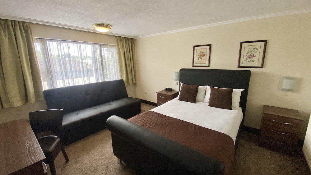 Europa Gatwick Hotel & Spa 9