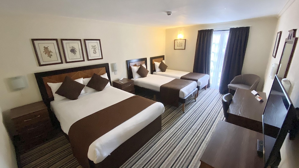 Europa Gatwick Hotel & Spa 11