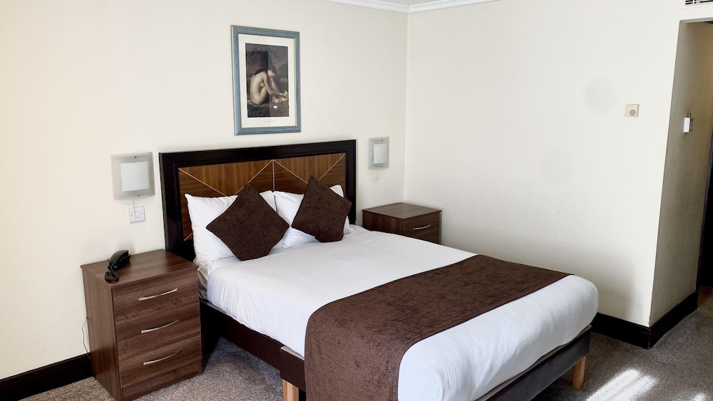 Europa Gatwick Hotel & Spa 5