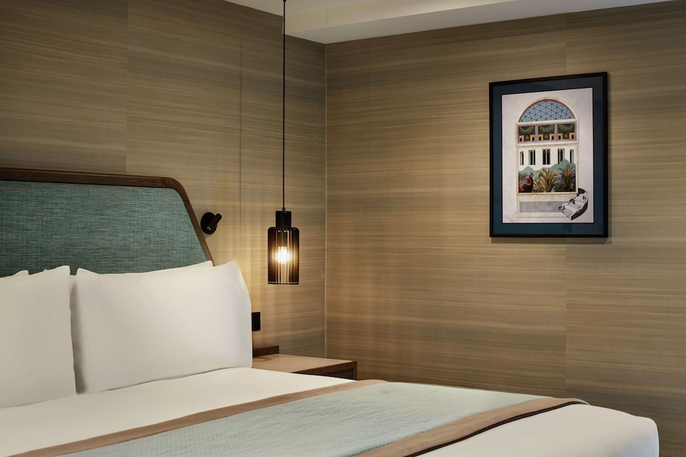 DoubleTree by Hilton Hotel London - West End 9