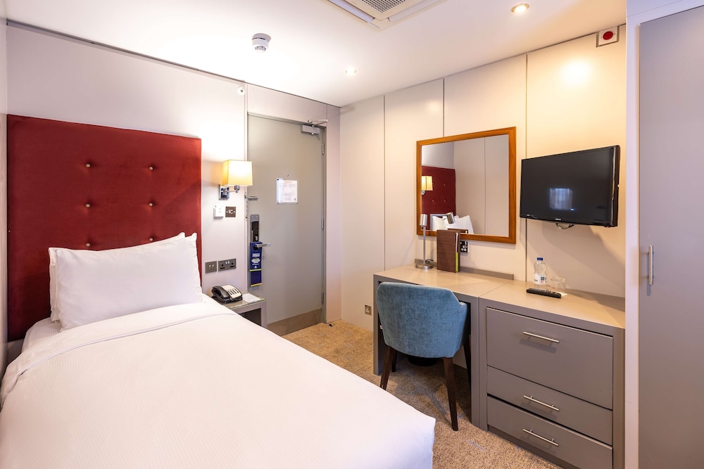 DoubleTree by Hilton Hotel London - West End 11