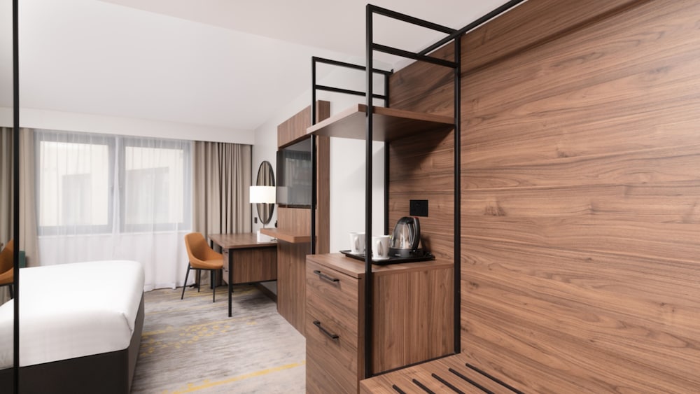 Holiday Inn London Gatwick - Worth 18