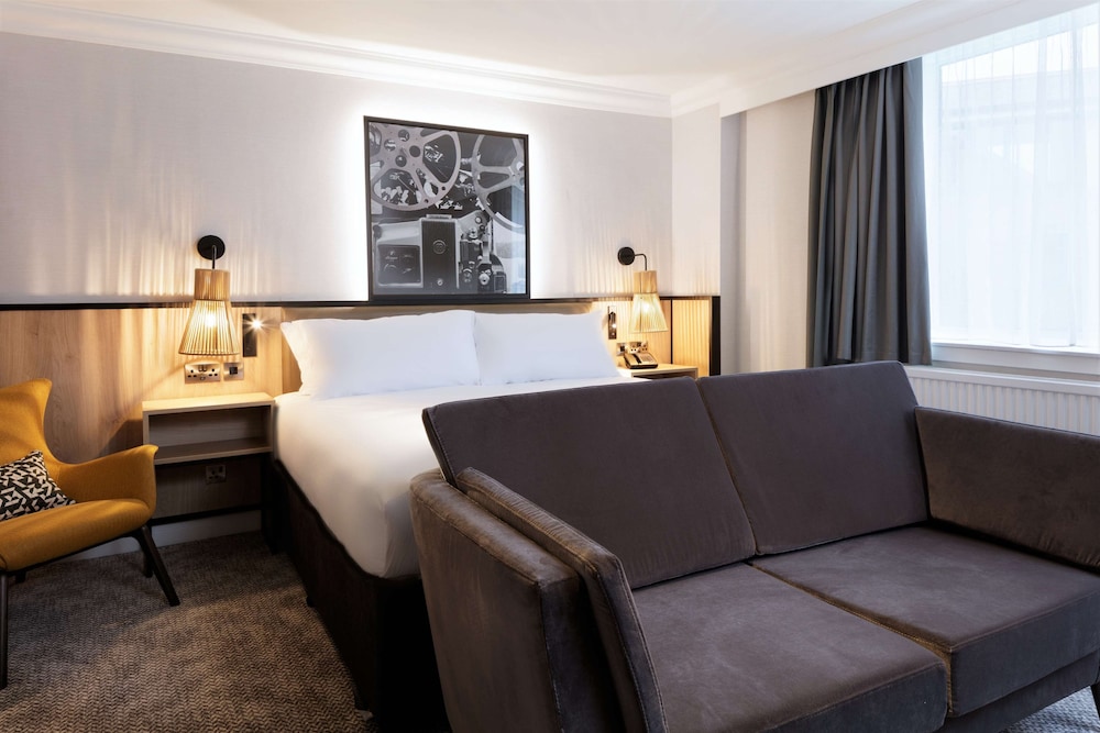 DoubleTree by Hilton London Elstree 23