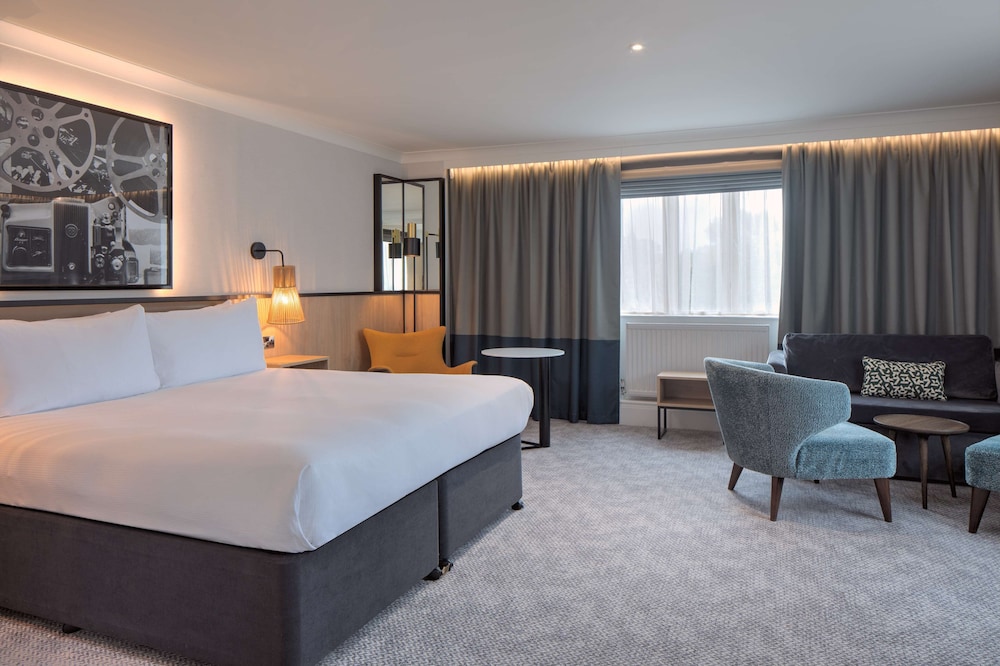 DoubleTree by Hilton London Elstree 10