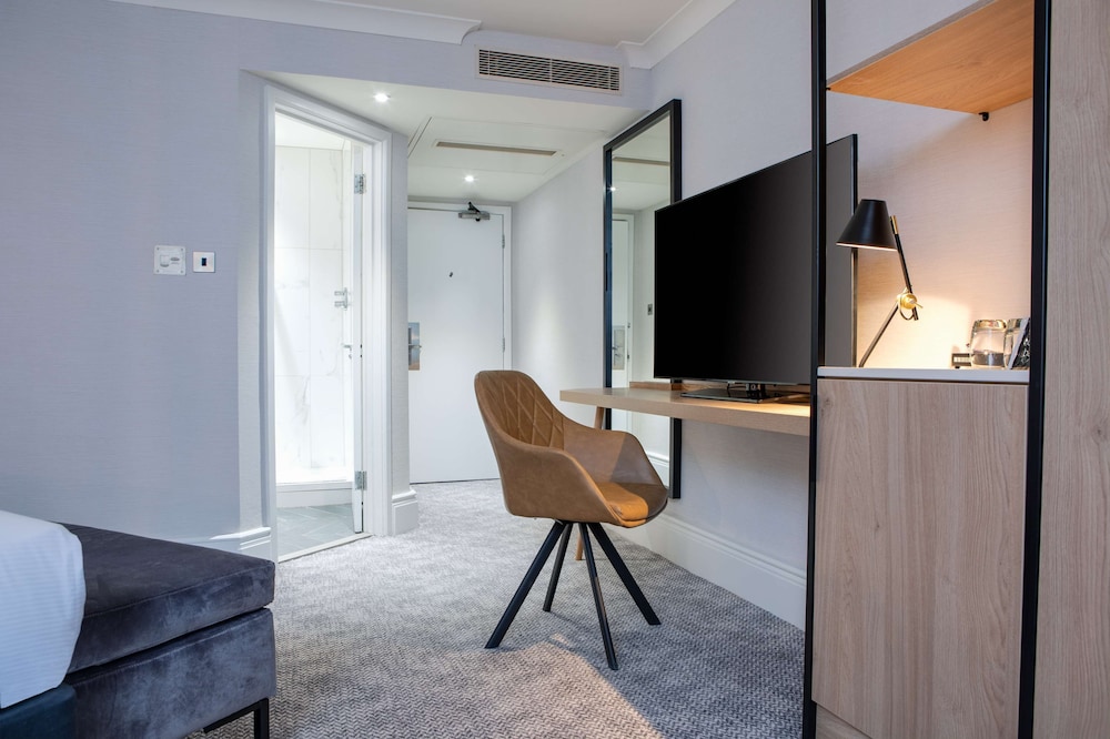 DoubleTree by Hilton London Elstree 18